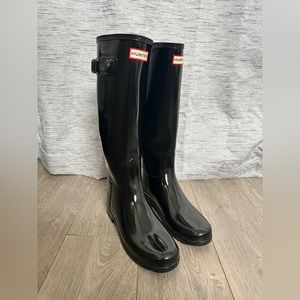 Hunter Original Refined Tall Gloss Rain Boots in Black WITH SOCKS